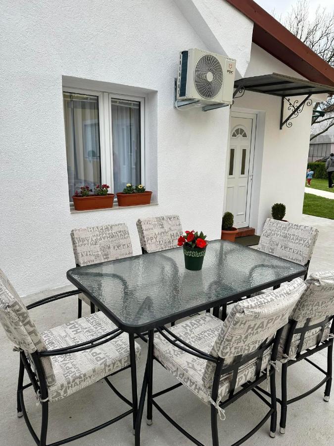 Apartmani Emily & Jully Nikšić Eksteriør bilde