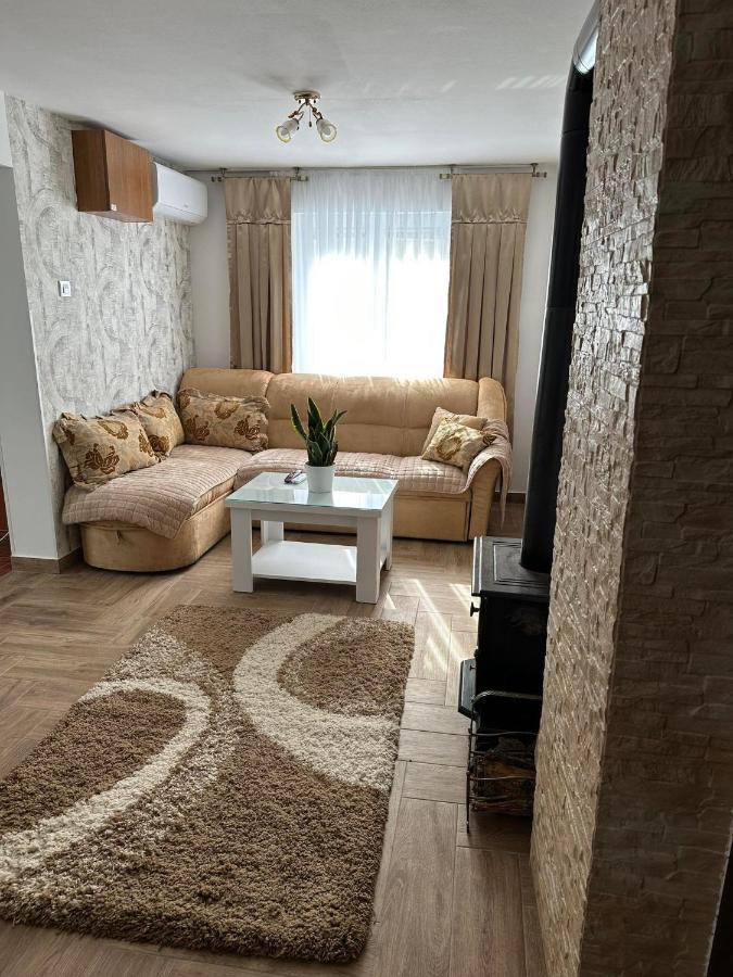 Apartmani Emily & Jully Nikšić Eksteriør bilde