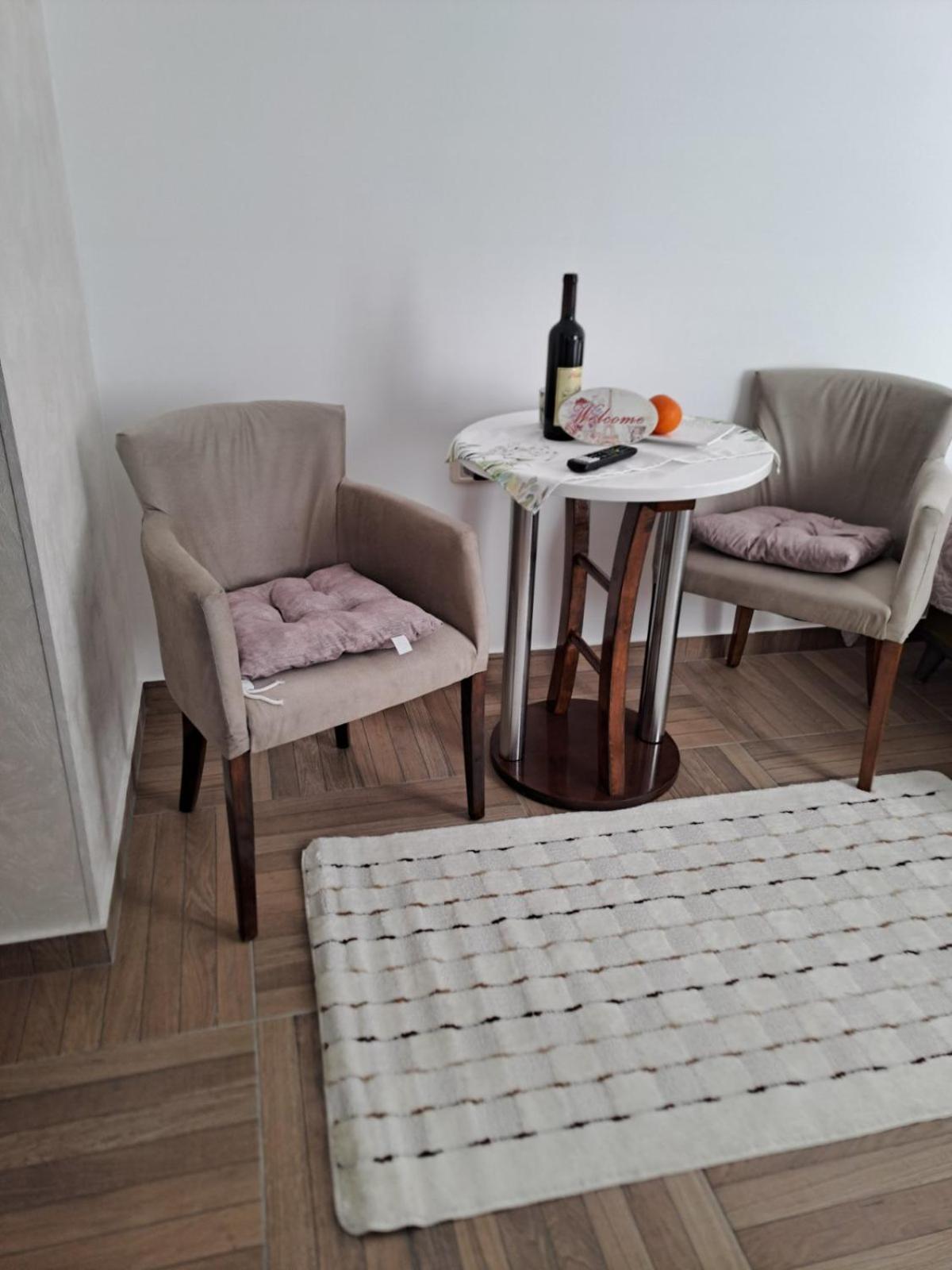 Apartmani Emily & Jully Nikšić Eksteriør bilde