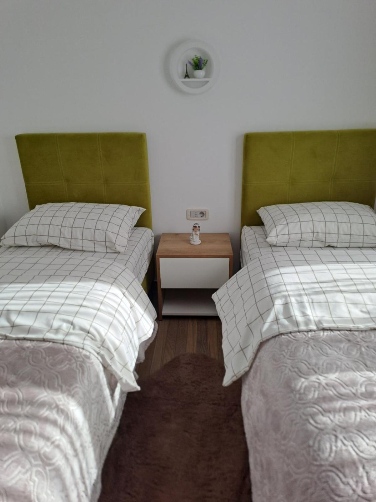Apartmani Emily & Jully Nikšić Eksteriør bilde