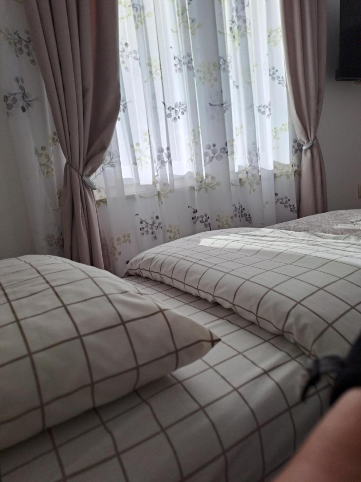 Apartmani Emily & Jully Nikšić Eksteriør bilde