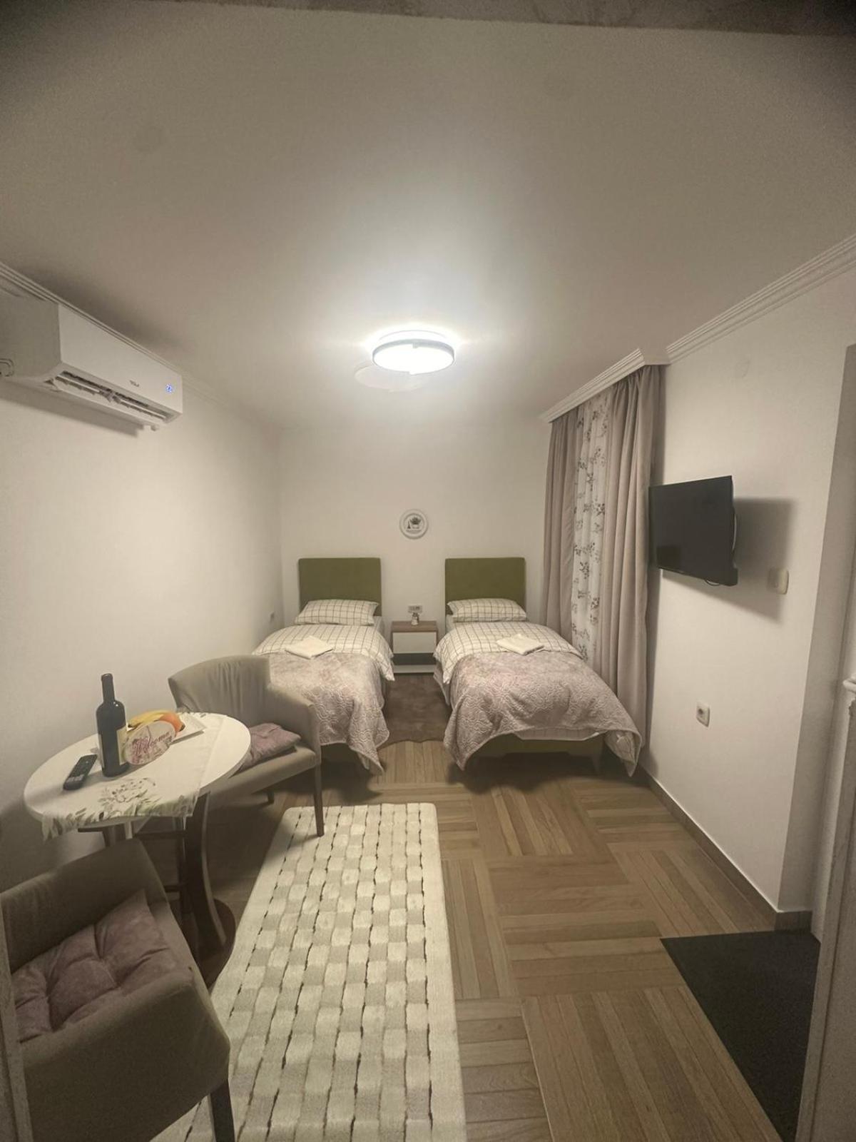 Apartmani Emily & Jully Nikšić Eksteriør bilde